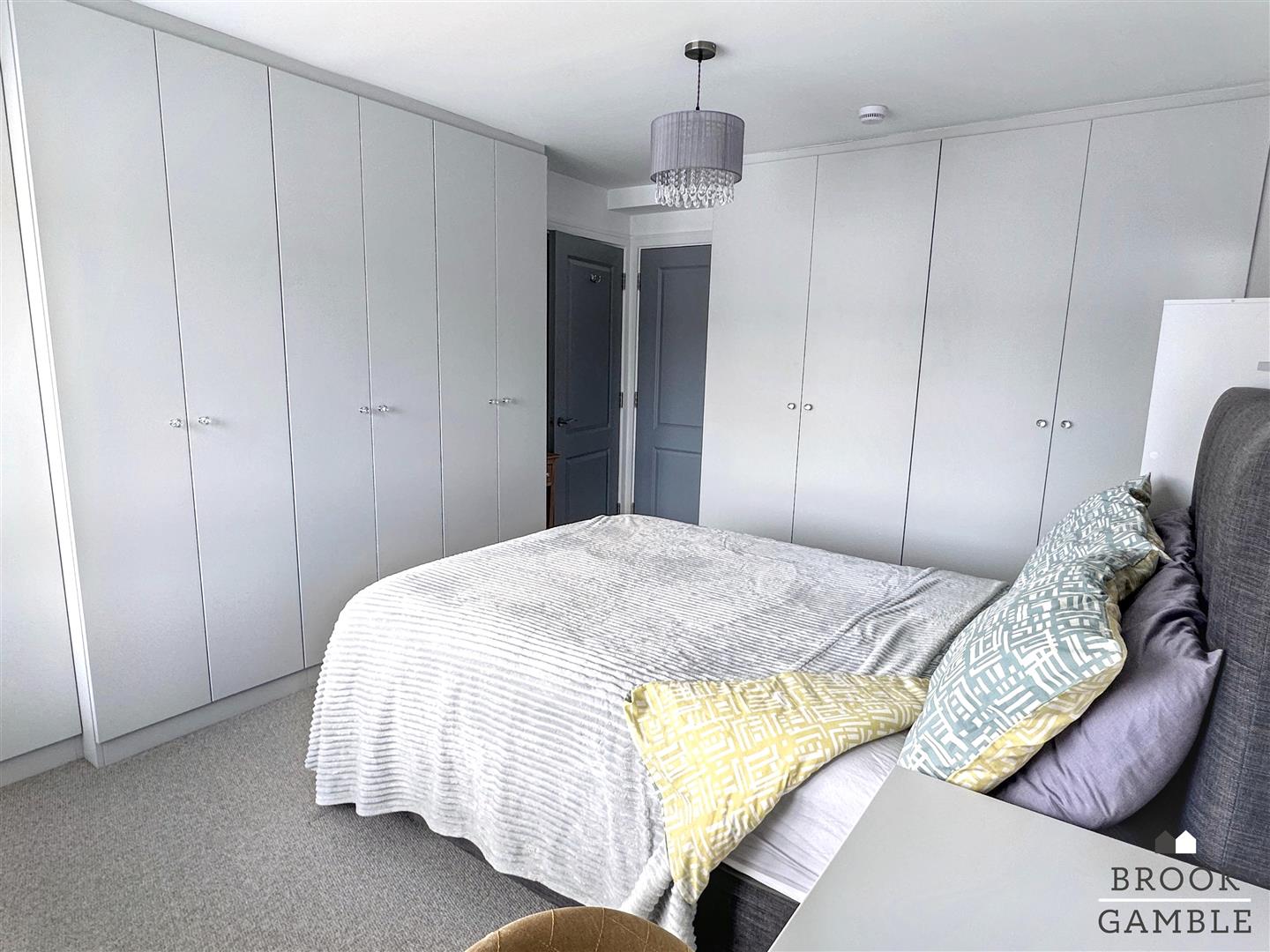 1 Bedroom Apartment - Conversion. Gildredge Road in Eastbourne,  10